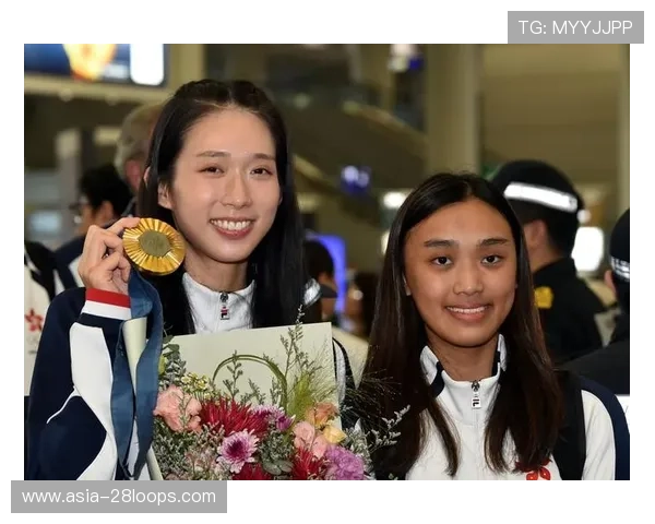 击剑世锦赛香港站，中国女重团体逆转韩国夺冠